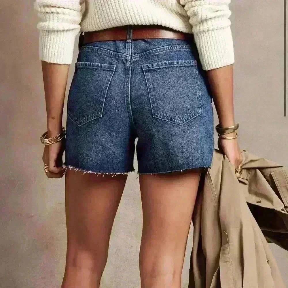Banana Republic GIRLFRIEND DENIM SHORT - Picture 3 of 3